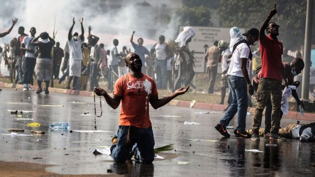 Un manifestant de l'opposition après l'annonce des résultats.