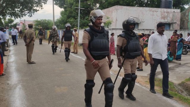 கள்ளக்குறிச்சி மாணவியின் உடலைப் பெற்றுக்கொண்ட பெற்றோர்