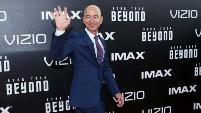 Amazon Un Patronu Bezos Dunyanin En Zengin Ucuncu Kisisi Oldu Bbc News Turkce