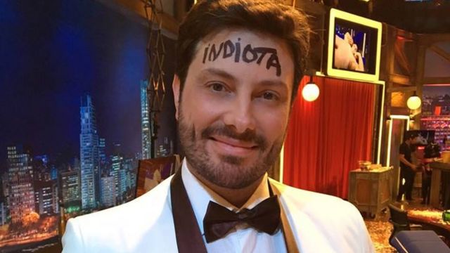 Danilo Gentili no set de seu programa no SBT