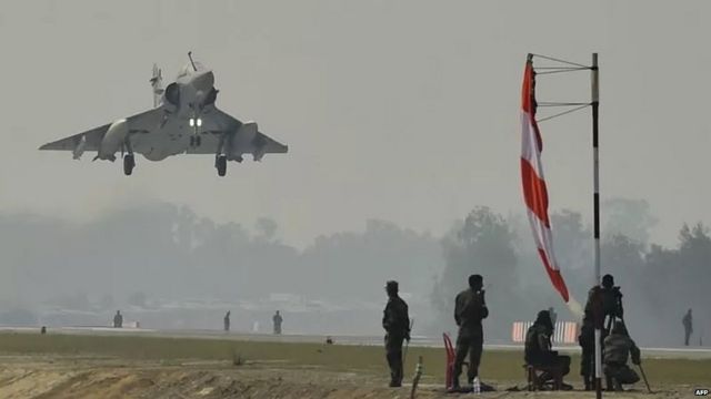 குஜராத்தில் புதிய ராணுவ விமான தளத்திற்கு அடிக்கல் நாட்டல்