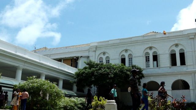 மக்கள் மாளிகை