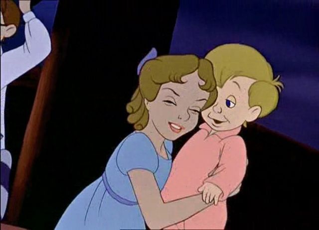 No desenho animado Peter Pan, Wendy veste azul e e seu irmão Michael usa um pijama rosa