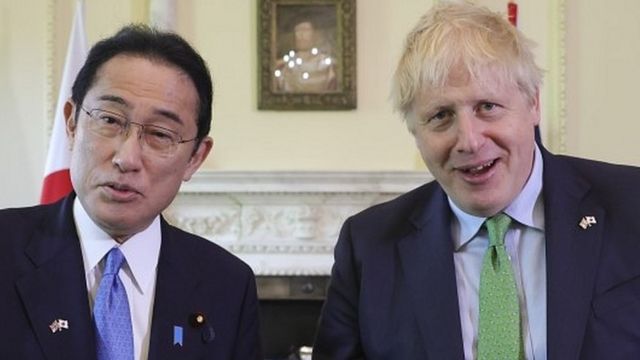Fumio Kishida and Boris Johnson