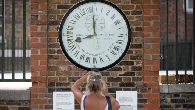 Giờ GMT theo đồng hồ chuẩn tính theo đường Kinh tuyến số 0 theo kinh tuyến Greenwich.