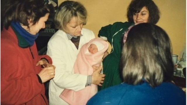 Лейла в младенчестве в родильном доме в Сараево.