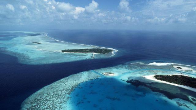 صورة الساحل في إحدى حزر المالديف