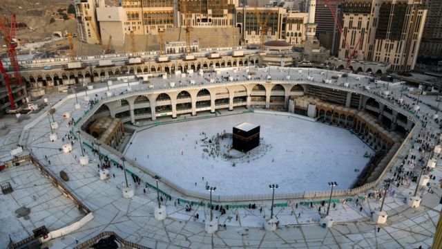 An gudanar da aikin tsaftace Ka'aba da feshin magani domin kariya daga bazuwar cutar corona
