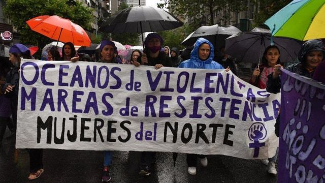 Marcha en Uruguay en el Día Internacional para la Eliminación de la Violencia contra la Mujer, noviembre de 2021.