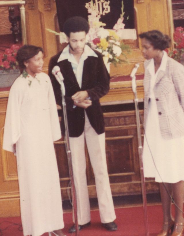 young whitney houston singing in church