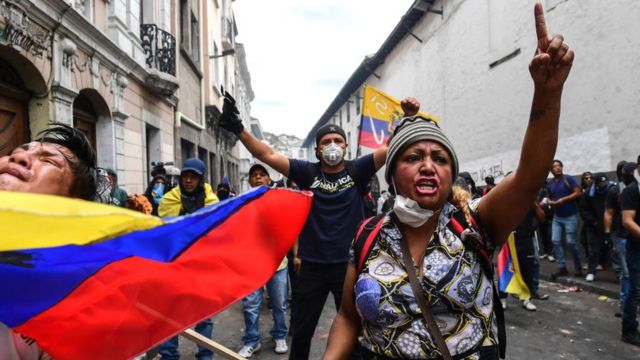 Manifestantes contra reformas económicas del gobierno de Lenín Moreno.