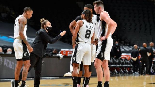 Becky ariho aha amabwiriza abakinnyi ba Spurs mu ijoro ryo kuwa gatatu