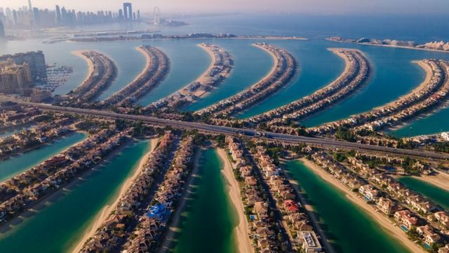 Una vista aérea de la isla The Palm ("La Palmera") en Dubai, Emiratos Árabes Unidos.