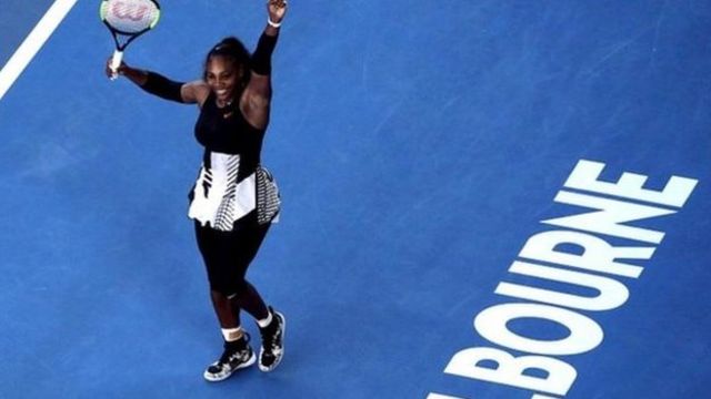 Mu gihe Serena Williams yotahukana intsinzi yoca aja asubira mu kibanza ca mbere kw'isi