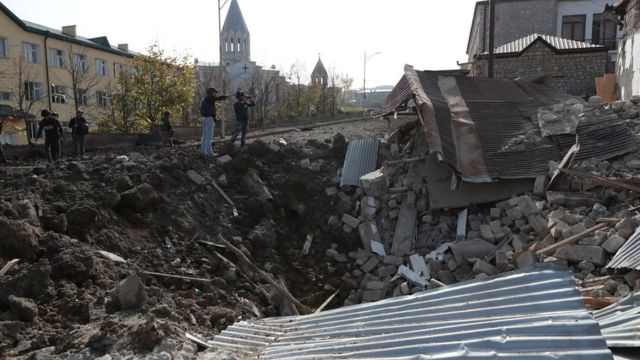 разрушенный от бомбежки дом в Шуше, 28 октября 2020