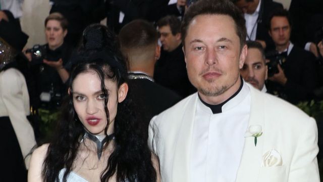 A cantora Grimes e o empresário Elon Musk em baile de gala em Nova York