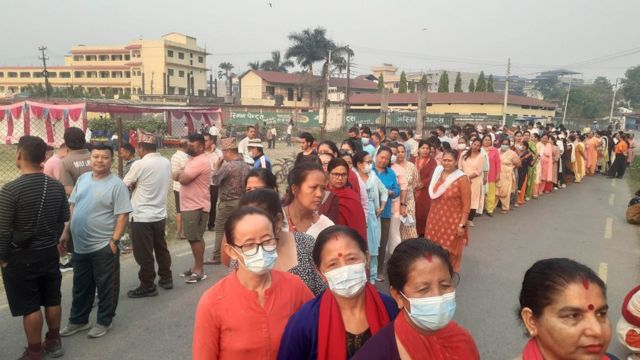 नेपाल उपनिर्वाचन: चितवन, बारा र तनहुँमा सङ्घीय सांसद चयनका लागि बिहानैदेखि मतदान - BBC News नेपाली
