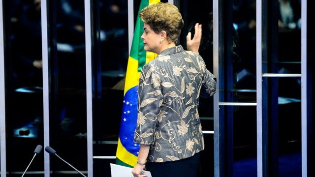 Dilma Rousseff durante sessão de impeachment no Senado