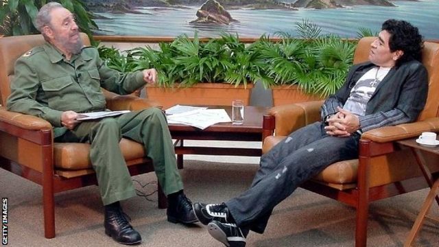 Küba'yı ziyaret eden Maradona Fidel Castro ile tanıştı