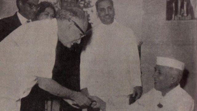 नेहरू के साथ अब्बास