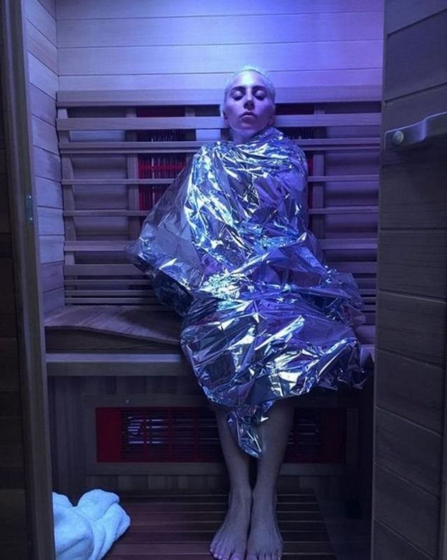 Леді Гага допомагає ультрафіолетова сауна
