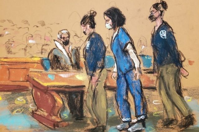 Ghislaine Maxwell llega con ropa carcelaria a su audiencia de sentencia en un boceto de la sala del tribunal en la ciudad de Nueva York, EE.UU., el 28 de junio de 2022
