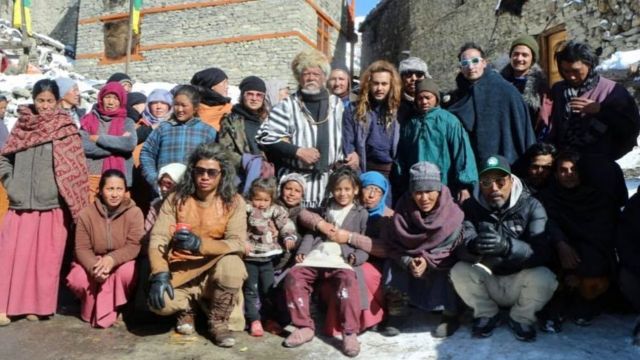 प्रेम गीत ३ समूह छायाँकन स्थलमा।