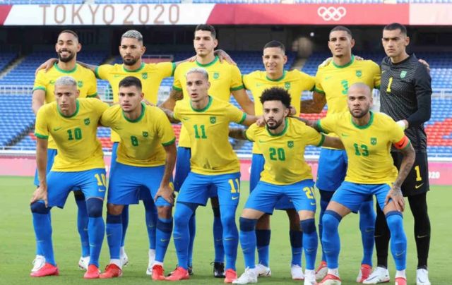 Jogadores brasileiros posam para foto