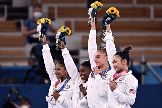 Medalla de plata del equipo femenino de gimnasia