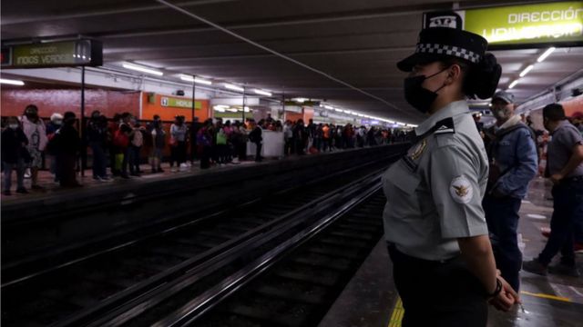 Guardia Nacional en el metro de CDMX.