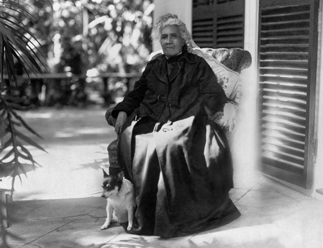 Queen Liliʻuokalani sitting in the sun in 1917, the year of her death.