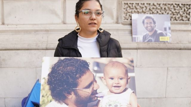 Sana Seif, Alaa's sister, demonstrates in front of the Ministry of Foreign Affairs.