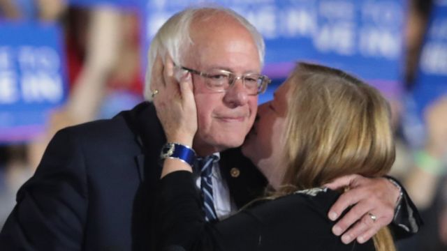 Bernie Sanders y su esposa Jane O'Meara