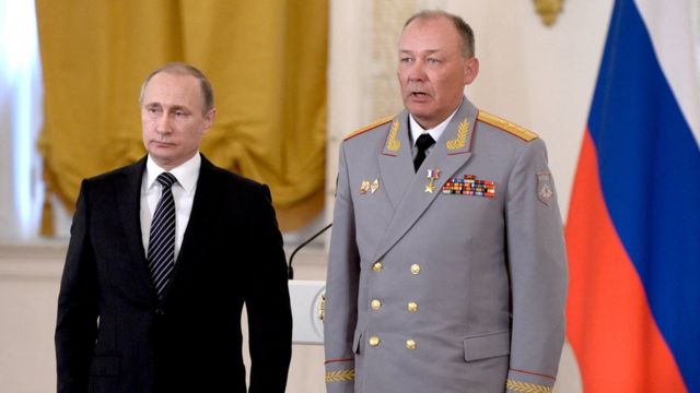 Vladimir Putin y Aleksandr Dvornikov en Moscú el 17 de marzo de 2017.