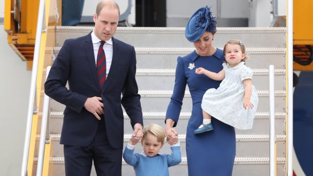 Герцог и герцогиня Кембриджские и их дети приземлились в столице Британской Колумбии, городе Виктория.