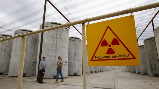 صهاريج تخزين الوقود النووي داخل محطة زابوريجيا