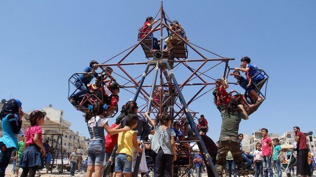 Celebrating Eid al-Fitr in war-torn Syria - BBC News