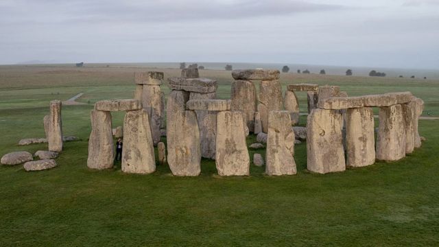 Hasil gambar untuk Batu Stonehenge Inggris