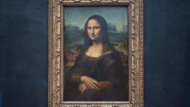 La Gioconda original en el museo Louvre en París.
