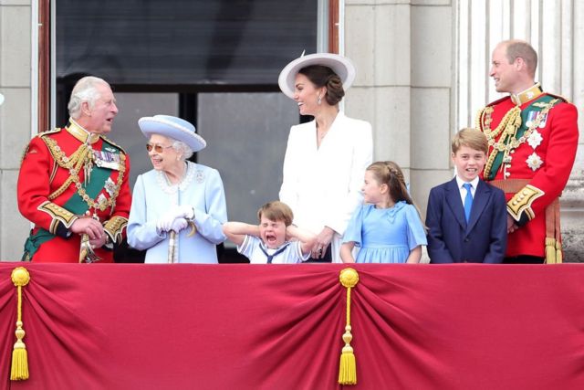 Buckingham sarayında kraliyet ailesi