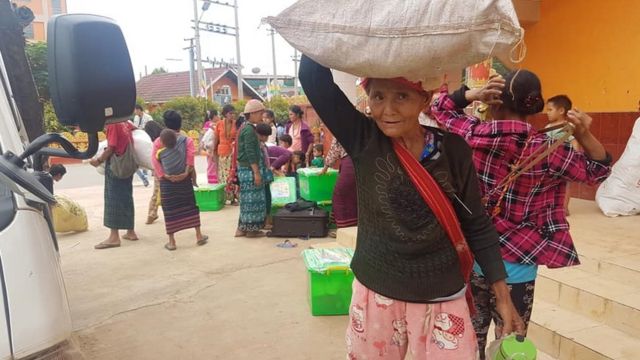 ရှမ်းတောင်နဲ့ မြောက်အဖွဲ့တွေကြားဖြစ်ပွားနေတဲ့တိုက်ပွဲတွေကြောင့်လားရှိုးမြို့ပေါ်ကိုတိမ်းရှောင်လာကြတဲ့ဒေသခံတွေ
