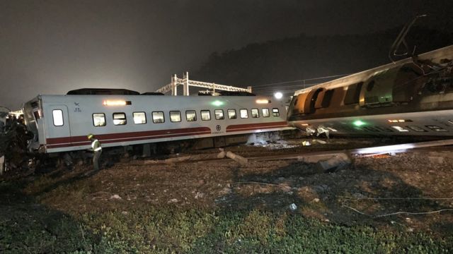 台铁2018年东部车祸 近30年最惨 翻车意外事故原因调查中 Bbc News 中文