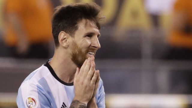 サッカーのメッシ選手 アルゼンチン代表引退を表明 cニュース
