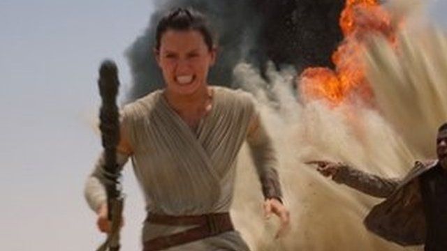 Daisy Ridley and John Boyega in Star Wars VII - The Force Awakens