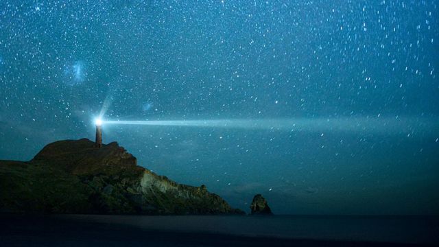 Faro en la oscuridad