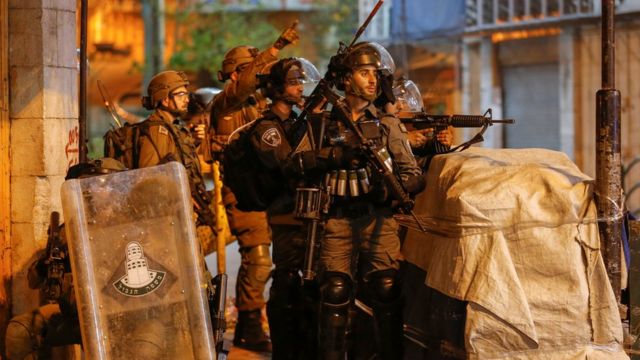 جنود إسرائيليون في مواجهة احتجاجات نظمها الفلسطينيوين في القدس خلال الايام الأخيرة