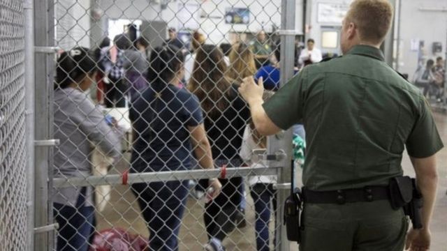 Guarda fecha grade em centro para imigrantes nos EUA