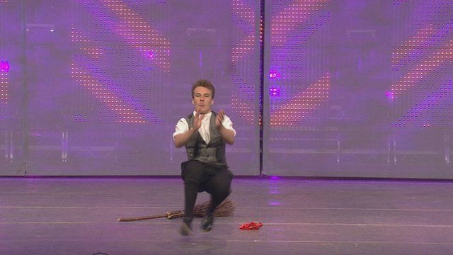 Dawns Stepio Unigol i Fechgyn dros 16 oed (93) / Boys' Solo Step Dance over 16 yrs (93)