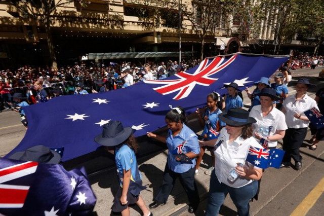 Quyền nêu chính kiến trẻ em Úc và quốc kỳ: Hình ảnh này tôn vinh quyền nêu chính kiến của trẻ em trong xã hội ngày nay tại Australia. Đồng thời, quốc kỳ Úc cũng được đưa vào hình ảnh để thể hiện tình yêu và lòng tự hào của người dân Australia với đất nước của mình. Hãy cùng nhìn nhận và hiểu rõ hơn về giá trị của quốc kỳ Úc qua hình ảnh này!