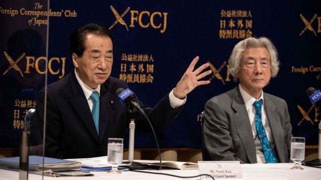Naoto Kan (solda) ve Junichiro Koizumi (sağda)